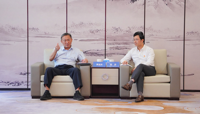 樟木头镇党委书记黄淦洪一行莅临ag亚娱调研指导